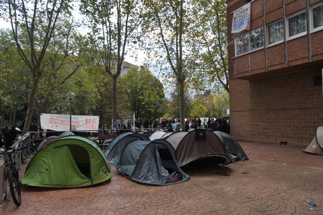 The Gasteiz Housing Union is calling for a rally to protest the eviction of a family with six minor children. Several tents set up during a rally to try to prevent an eviction, on October 23, 2026, in Vitoria-Gasteiz, Álava, Basque Country, Spain. The Gasteiz Housing Union has organized a rally to try to prevent the eviction of a family with six minor children; the reason for the eviction is the expiration of the rental agreement for the home after years of residence, amid the housing crisis and without the family having been provided with alternative housing by the authorities. OCTOBER 23, 2026 In Vitoria Gasteiz, Álava, Basque Country Vitoria Gasteiz, Álava, Basque Country Spain Copyright: xInakixBerasalucex 7863079