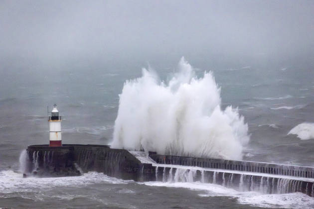 October 23, 2026, Newhaven, East Sussex, UK: Newhaven, UK. Strong waves crash against Newhaven Breakwater at the entrance to Newhaven Harbour in East Sussex. Storm Austen is expected to bring high tides and strong winds to southern England, with a yellow weather warning in place. Newhaven UK  - ZUMAl94_ 20261023_zaf_l94_005 Copyright: xMarcinxNowakx