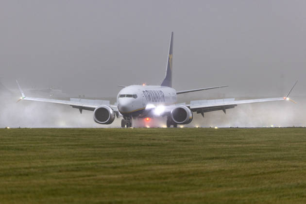 October 23, 2026, Leeds, Yorkshire, UK: Leeds UK. A Ryanair aircraft is engulfed in water as it lands in the rain this morning at Leeds Bradford airport in Yorkshire as the UK prepares for the arrival of storm Austen. Leeds UK  - ZUMAl94_ 20261023_zaf_l94_034 Copyright: xAndrewxMccarenx