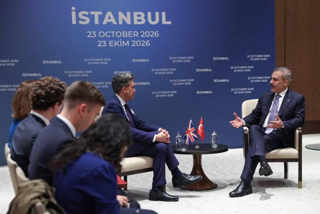 Hakan Fidan - Ed Miliband meeting in Istanbul ISTANBUL, TURKIYE - OCTOBER 23: Turkish Foreign Minister Hakan Fidan (R) meets with British Foreign Minister Ed Miliband (2nd R) on the sidelines of the R4 (Turkiye, Egypt, Pakistan and Saudi Arabia) and R4+E3 (United Kingdom, Germany and France) Foreign Ministers Meetings in Istanbul, Turkiye, on October 23, 2026. Mustafa Hatipoglu Anadolu Istanbul Turkey. Editorial use only. Please get in touch for any other usage.  Copyright: x2026xAnadoluxMustafaxHatipoglux