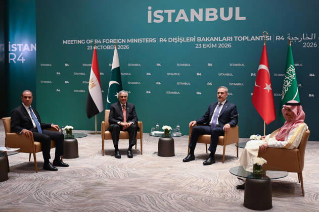 Turkish Foreign Minister Hakan Fidan ISTANBUL, TURKIYE - OCTOBER 23: Turkish Foreign Minister Hakan Fidan (2nd R) poses for a family photo with participating foreign ministers ahead of the R4 Foreign Ministers Meeting, bringing together Turkiye, Egypt, Pakistan and Saudi Arabia, hosted by Fidan in Istanbul, Turkiye, on October 23, 2026. Arif Hudaverdi Yaman Anadolu Istanbul Turkey. Editorial use only. Please get in touch for any other usage.  Copyright: x2026xAnadoluxArifxHudaverdixYamanx