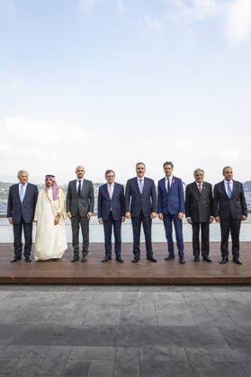 (L-R) Antonio Tajani, Aussenminister von Italien, Prinz Faisal bin Farhan bin Abdullah bin Faisal bin Farhan Al Saud, Aussenminister von Saudi Arabien, Jean-Noel Barrot, Aussenminister von Frankreich, Johann Wadephul, Bundesaussenminister, Hakan Fidan, Aussenminister der Tuerkei, Ed Miliband, Aussenminister von Grossbritannien, Muhammad Ishaq Dar, Aussenminister von Pakistan und Badr Abdelatty, Aussenminister von Aegypten, aufgenommen im Rahmen eines Treffens in Istanbul, 23.10.2026. Fotografiert im Auftrag des Auswaertigen Amtes Istanbul Tuerkei Copyright: xJulianexSonntagx