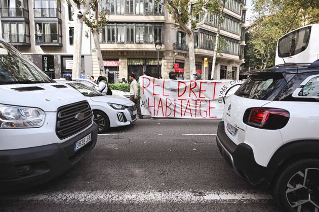 October 23, 2026, Barcelona, Barcelona, Spain: Barcelona, Spain. Demonstrators march during a protest called by the camp for the the right to housing at Plaza Catalunya. Barcelona Spain - ZUMAm214 20261023_zip_m214_011 Copyright: xMatteoxSeccix
