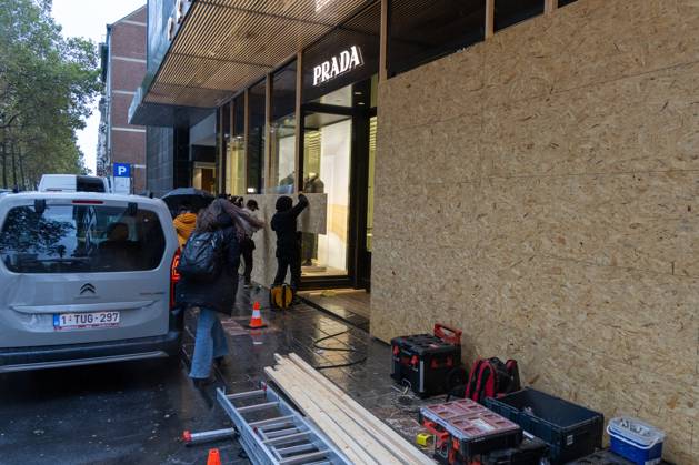 Storefronts boarded up with wooden panels, in Brussels, on Friday 23 October 2026. Stores are preparing for another protest scheduled for Saturday.  NICOLASxMAETERLINCK 190744623