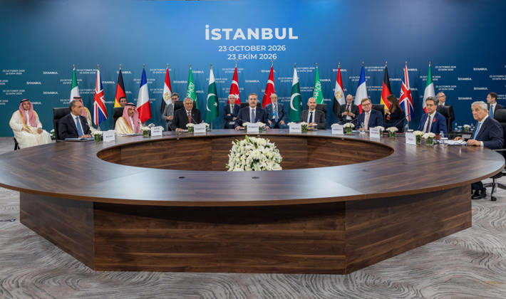 R4 and E3 Foreign Ministers Meeting in Istanbul ISTANBUL, TURKIYE - OCTOBER 23: Turkish Foreign Minister Hakan Fidan, British Foreign Minister Ed Miliband, German Foreign Minister Johann Wadephul, French Foreign Minister Jean-Noel Barrot, Italian Deputy Prime Minister and Foreign Minister Antonio Tajani, Pakistani Foreign Minister Muhammad Ishaq Dar, Egyptian Foreign Minister Badr Abdelatty and Saudi Foreign Minister Faisal bin Farhan Al Saud pose for a family photo during the R4 and E3 Foreign Ministers Meeting, in Istanbul, Turkiye on October 23, 2026. Mustafa Hatipoglu Anadolu Istanbul Turkey. Editorial use only. Please get in touch for any other usage. Copyright: x2026xAnadoluxMustafaxHatipoglux
