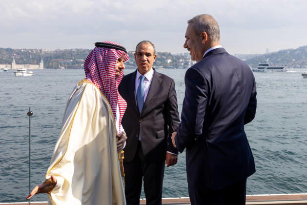 R4 Foreign Ministers Meeting in Istanbul ISTANBUL, TURKIYE - OCTOBER 23: Turkish Foreign Minister Hakan Fidan (R) meets with Pakistani Foreign Minister Muhammad Ishaq Dar (not seen), Egyptian Foreign Minister Badr Abdelatty (C), and Saudi Arabian Foreign Minister Faisal bin Farhan Al Saud (L) on the sidelines of R4 Foreign Ministers Meeting, bringing together Turkiye, Egypt, Pakistan and Saudi Arabia, hosted by Fidan in Istanbul, Turkiye, on October 23, 2026. Mustafa Hatipoglu Anadolu Istanbul Turkey. Editorial use only. Please get in touch for any other usage. Copyright: x2026xAnadoluxMustafaxHatipoglux