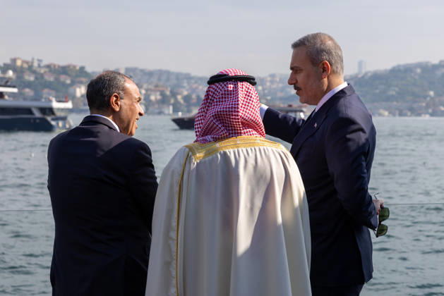 R4 Foreign Ministers Meeting in Istanbul ISTANBUL, TURKIYE - OCTOBER 23: Turkish Foreign Minister Hakan Fidan (R) meets with Pakistani Foreign Minister Muhammad Ishaq Dar (not seen), Egyptian Foreign Minister Badr Abdelatty (L), and Saudi Arabian Foreign Minister Faisal bin Farhan Al Saud (C) on the sidelines of R4 Foreign Ministers Meeting, bringing together Turkiye, Egypt, Pakistan and Saudi Arabia, hosted by Fidan in Istanbul, Turkiye, on October 23, 2026. Mustafa Hatipoglu Anadolu Istanbul Turkey. Editorial use only. Please get in touch for any other usage. Copyright: x2026xAnadoluxMustafaxHatipoglux