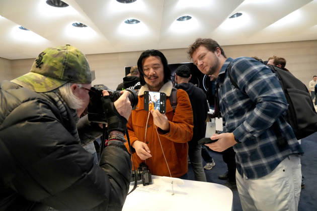 October 23, 2026, New York, Ny, USA: Apple IPhone Duo Launch,.The Apple Store Fifth Avenue, NYC.October 23, 2026 . New York USA - ZUMAms4_ 20261023_faf_ms4_014 Copyright: xSoniaxMoskowitzxGordonx