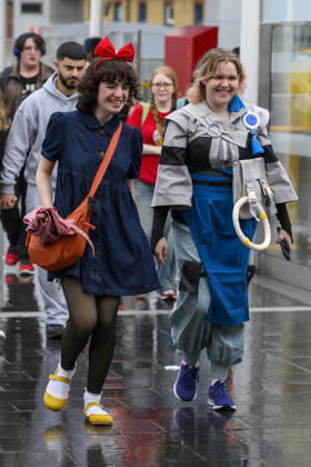 October 23, 2026, London, London, UK: London, UK. Visitors dressed as characters arrive at the London MCM Comic Con held at the Excel venue. The event is the UK s largest pop culture fan convention, celebrating comic books, movies, TV shows, anime, manga, video games, sci-fi, and fantasy. London UK - ZUMAl94_ 20261023_zaf_l94_086 Copyright: xRayxTangx