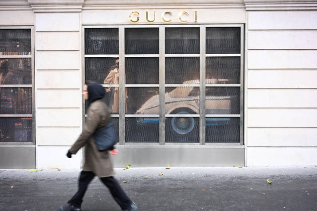 Stores Prepare for Demonstration - Paris Shopkeepers install wooden boards to barricade their shop windows in preparation for demonstration in Paris, France, on October 23, 2026. Photo by Ammar Abd Rabbo ABACAPRESS.COM Paris France  Copyright: xAbdxRabboxAmmar ABACAx