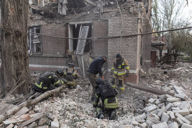 Russian drone attack on a residential building in Kramatorsk KRAMATORSK, UKRAINE - OCTOBER 23: Ukrainian firefighters search through the rubble for a civilian following a Russian air strike on a residential building in Kramatorsk, Ukraine, 23 October 2026 Diego Herrera Carcedo Anadolu Kramatorsk Ukraine. Editorial use only. Please get in touch for any other usage.  Copyright: x2026xAnadoluxDiegoxHerreraxCarcedox