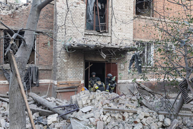 Russian drone attack on a residential building in Kramatorsk KRAMATORSK, UKRAINE - OCTOBER 23: Ukrainian firefighters search through the rubble for a civilian following a Russian air strike on a residential building in Kramatorsk, Ukraine, 23 October 2026 Diego Herrera Carcedo Anadolu Kramatorsk Ukraine. Editorial use only. Please get in touch for any other usage.  Copyright: x2026xAnadoluxDiegoxHerreraxCarcedox