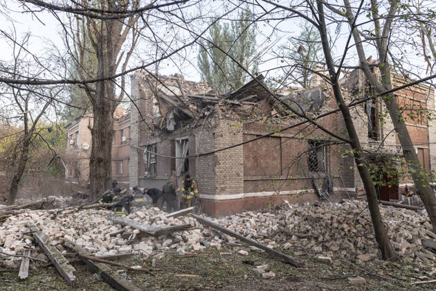Russian drone attack on a residential building in Kramatorsk KRAMATORSK, UKRAINE - OCTOBER 23: Ukrainian firefighters search through the rubble for a civilian following a Russian air strike on a residential building in Kramatorsk, Ukraine, 23 October 2026 Diego Herrera Carcedo Anadolu Kramatorsk Ukraine. Editorial use only. Please get in touch for any other usage.  Copyright: x2026xAnadoluxDiegoxHerreraxCarcedox