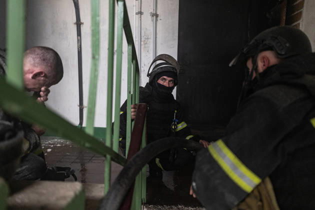 Russian drone attack on a residential building in Kramatorsk KRAMATORSK, UKRAINE - OCTOBER 23: Ukrainian firefighters put out a fire following a Russian drone attack on a residential building in Kramatorsk, Ukraine, 23 October 2026 Diego Herrera Carcedo Anadolu Kramatorsk Ukraine. Editorial use only. Please get in touch for any other usage.  Copyright: x2026xAnadoluxDiegoxHerreraxCarcedox