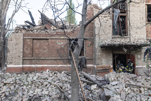 Russian drone attack on a residential building in Kramatorsk KRAMATORSK, UKRAINE - OCTOBER 23: Ukrainian firefighters search through the rubble for a civilian following a Russian air strike on a residential building in Kramatorsk, Ukraine, 23 October 2026 Diego Herrera Carcedo Anadolu Kramatorsk Ukraine. Editorial use only. Please get in touch for any other usage.  Copyright: x2026xAnadoluxDiegoxHerreraxCarcedox