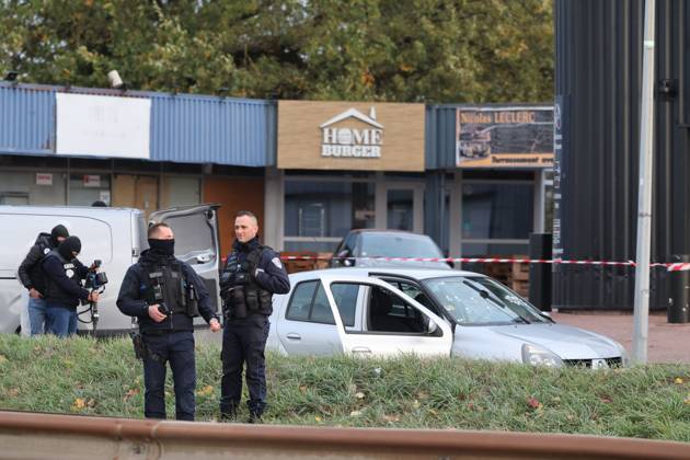 TRAPPES SHOOTER PHOTO PQR LE PARISIEN Le Parisien Arnaud Journois Coignières October 23, 2026 Coignières, Yvelines, October 23, 2026 Trappes Shooting The suspect’s car in Coignières Photo: Le Parisien Arnaud Journois Coignières, France, October 23, 2026 The car belonging to the suspect arrested following a shooting in Trappes, in the Yvelines region. The incident left one person dead and four others injured. An investigation is underway. Coignières, 78, France Copyright: xPHOTOPQR LExPARISIEN MAXPPPxLexParisienx xArnaudxJournoisx 20261023LPA4782 20261023LPA4782