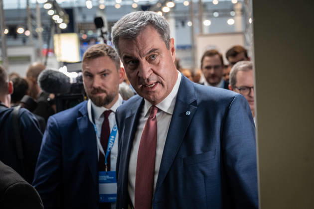 Markus Söder, CSU-Parteivorsitzender und Ministerpräsident von Bayern, auf dem Parteitag - Ankunft in der Messehalle C6;Parteitag der CSU in München, München Bayern Deutschland Messegelände München