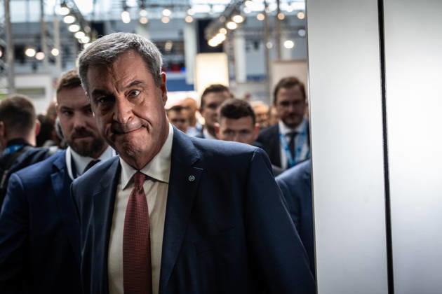 Markus Söder, CSU-Parteivorsitzender und Ministerpräsident von Bayern, auf dem Parteitag - Ankunft in der Messehalle C6;Parteitag der CSU in München, München Bayern Deutschland Messegelände München