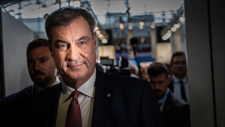 Markus Söder, CSU-Parteivorsitzender und Ministerpräsident von Bayern, auf dem Parteitag - Ankunft in der Messehalle C6;Parteitag der CSU in München, München Bayern Deutschland Messegelände München