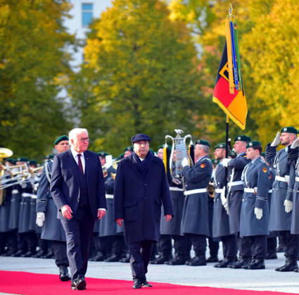 RECORD DATE NOT STATED President of Pakistan, Asif Ali Zardari inspects the Guard of Honour along with German President, Frank-Walter Steinmeier during the welcome ceremony held in Berlin on Friday, October 23, 2026. (PPI Images). EDITORIAL USE ONLY Copyright: xx SA-ZM-231026x ppiphotos490632