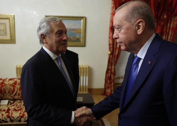 Turkish President Recep Tayyip Erdogan in Istanbul ISTANBUL, TURKIYE - OCTOBER 23: (----EDITORIAL USE ONLY - MANDATORY CREDIT - TURKISH PRESIDENCY MURAT KULA HANDOUT - NO MARKETING NO ADVERTISING CAMPAIGNS - DISTRIBUTED AS A SERVICE TO CLIENTS----) Turkish President Recep Tayyip Erdogan (R) receives foreign ministers visiting Turkiye for the R4+E3 Foreign Ministers Meetings, bringing together the R4 countries (Turkiye, Egypt, Pakistan and Saudi Arabia), the E3 countries (the United Kingdom, Germany and France), and Italy, in Istanbul, Turkiye, on October 23, 2026. Turkish Presidency Murat Kula Handout Anadolu Istanbul Turkey. Editorial use only. Please get in touch for any other usage. Copyright: x2026xAnadoluxTurkishxPresidencyx xMuratxKulax xHandoutx