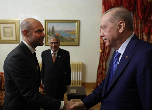 Turkish President Recep Tayyip Erdogan in Istanbul ISTANBUL, TURKIYE - OCTOBER 23: (----EDITORIAL USE ONLY - MANDATORY CREDIT - TURKISH PRESIDENCY MURAT KULA HANDOUT - NO MARKETING NO ADVERTISING CAMPAIGNS - DISTRIBUTED AS A SERVICE TO CLIENTS----) Turkish President Recep Tayyip Erdogan (R) receives foreign ministers visiting Turkiye for the R4+E3 Foreign Ministers Meetings, bringing together the R4 countries (Turkiye, Egypt, Pakistan and Saudi Arabia), the E3 countries (the United Kingdom, Germany and France), and Italy, in Istanbul, Turkiye, on October 23, 2026. Turkish Presidency Murat Kula Handout Anadolu Istanbul Turkey. Editorial use only. Please get in touch for any other usage. Copyright: x2026xAnadoluxTurkishxPresidencyx xMuratxKulax xHandoutx