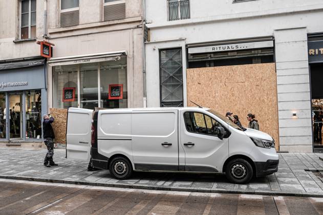 Shopfronts boarded up in Nancy ahead of planned protests NANCY, FRANCE - OCTOBER 23: Workers install protective wooden boards and plywood panels over shopfronts and commercial venues across downtown Nancy, France, on October 23, 2026. Local business owners and municipal authorities reinforced physical security measures ahead of large-scale public demonstrations planned for October 24, seeking to prevent vandalism and structural damage along major commercial corridors. Muhammed Said Tako Anadolu Nancy France. Editorial use only. Please get in touch for any other usage.  Copyright: x2026xAnadoluxMuhammedxSaidxTakox