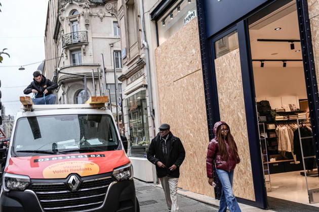 Shopfronts boarded up in Nancy ahead of planned protests NANCY, FRANCE - OCTOBER 23: Workers install protective wooden boards and plywood panels over shopfronts and commercial venues across downtown Nancy, France, on October 23, 2026. Local business owners and municipal authorities reinforced physical security measures ahead of large-scale public demonstrations planned for October 24, seeking to prevent vandalism and structural damage along major commercial corridors. Muhammed Said Tako Anadolu Nancy France. Editorial use only. Please get in touch for any other usage.  Copyright: x2026xAnadoluxMuhammedxSaidxTakox