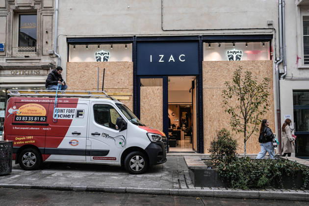 Shopfronts boarded up in Nancy ahead of planned protests NANCY, FRANCE - OCTOBER 23: Workers install protective wooden boards and plywood panels over shopfronts and commercial venues across downtown Nancy, France, on October 23, 2026. Local business owners and municipal authorities reinforced physical security measures ahead of large-scale public demonstrations planned for October 24, seeking to prevent vandalism and structural damage along major commercial corridors. Muhammed Said Tako Anadolu Nancy France. Editorial use only. Please get in touch for any other usage.  Copyright: x2026xAnadoluxMuhammedxSaidxTakox