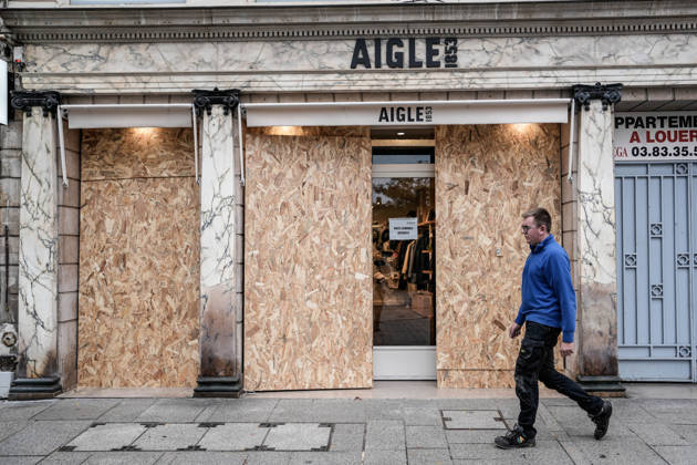 Shopfronts boarded up in Nancy ahead of planned protests NANCY, FRANCE - OCTOBER 23: Workers install protective wooden boards and plywood panels over shopfronts and commercial venues across downtown Nancy, France, on October 23, 2026. Local business owners and municipal authorities reinforced physical security measures ahead of large-scale public demonstrations planned for October 24, seeking to prevent vandalism and structural damage along major commercial corridors. Muhammed Said Tako Anadolu Nancy France. Editorial use only. Please get in touch for any other usage.  Copyright: x2026xAnadoluxMuhammedxSaidxTakox