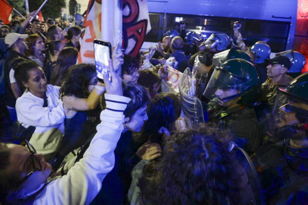 Protesters Clash with Police in Naples Students, trade union members and activists from Potere al Popolo take part in a demonstration against the rising cost of living in Piazza Municipio. Clashes between demonstrators and police break out during the protest. ABP18591 Copyright: xAntonioxBalascox