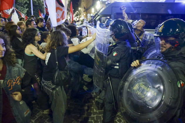 Protesters Clash with Police in Naples Students, trade union members and activists from Potere al Popolo take part in a demonstration against the rising cost of living in Piazza Municipio. Clashes between demonstrators and police break out during the protest. ABP18683 Copyright: xAntonioxBalascox
