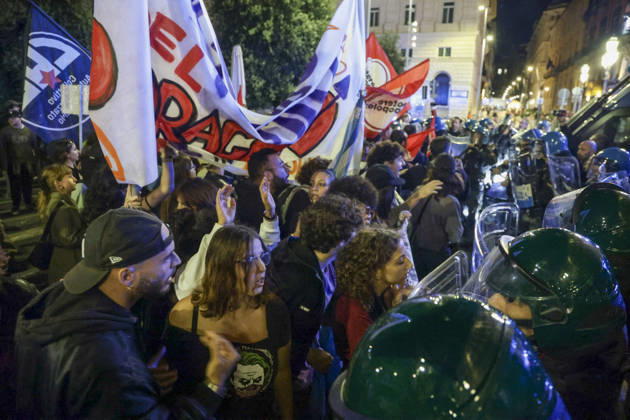 Protesters Clash with Police in Naples Students, trade union members and activists from Potere al Popolo take part in a demonstration against the rising cost of living in Piazza Municipio. Clashes between demonstrators and police break out during the protest. ABP18826 Copyright: xAntonioxBalascox