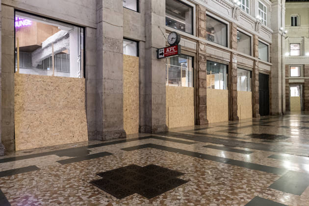 Shops in Milan board up windows ahead of cost-of-living protest MILAN, ITALY – OCTOBER 23: On the eve of an unauthorized demonstration against the high cost of living, some shop windows are being covered with wooden panels for protection in Milan, Italy, on October 23, 2026. This measure follows the destruction and looting that took place in Milan the previous weekend during similar protests against the high cost of living. Andrea Carrubba Anadolu Milan Italy. Editorial use only. Please get in touch for any other usage.  Copyright: x2026xAnadoluxAndreaxCarrubbax