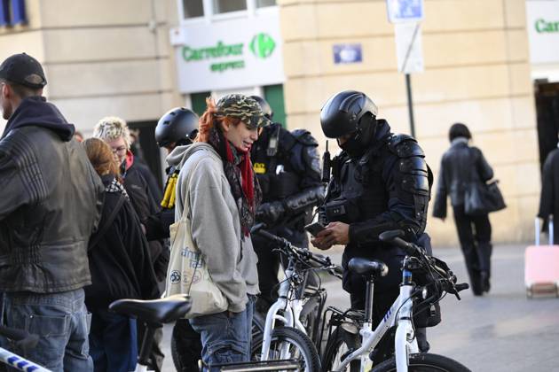 Extreme Left And Citizen Activists Protest 24 10 2026 BRUSSELS, BELGIUM - OCTOBER 24 : Police and demonstrators pictured during illegal demonstration the centre of Brussels against budget measures on October 24, 2026 in Brussels, Belgium, 24 10 2026 Brussels Belgium  Copyright: xPhilipxReynaersx
