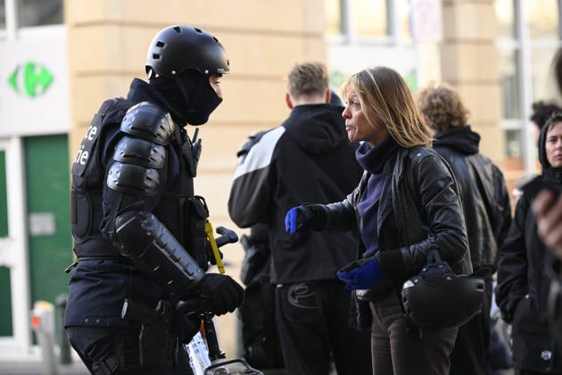 Extreme Left And Citizen Activists Protest 24 10 2026 BRUSSELS, BELGIUM - OCTOBER 24 : Police and demonstrators pictured during illegal demonstration the centre of Brussels against budget measures on October 24, 2026 in Brussels, Belgium, 24 10 2026 Brussels Belgium  Copyright: xPhilipxReynaersx