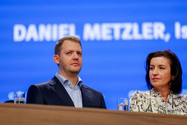 24.10.2026, CSU-Parteitag 2026 Daniel Metzler ( CEO Isar Aerospace ), links - Dorothee Bär ( Bundesministerin für Forschung, Technologie und Raumfahrt ), rechts auf dem CSU-Parteitag 2026 in der Messe München Copyright: xNordphoto Schneiderx