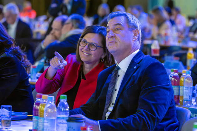 Ilse Aigner (l., CSU) mit Markus Soeder (CSU, Bayerischer Ministerpraesident, r.) CSU-Parteitag Messehallen Muenchen Muenchen 24.10.2026