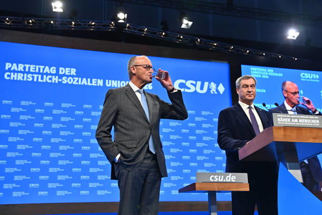 Bundeskanzler Friedrich MERZ und Markus SOEDER (Ministerpraesident Bayern und CSU Vorsitzender) auf dem Podium. CSU Parteitag 2026 am 23.und 24.10..2026 MESSE MUENCHEN