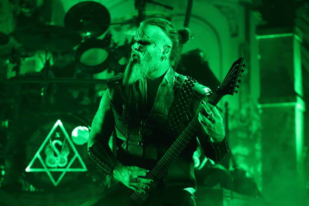Kjell Age Damage Karlsen von der Band Dimmu Borgir bei einem Konzert in der Columbiahalle in Berlin, 23. Oktober 2026. Behemoth & Dimmu Borgir Konzert Berlin