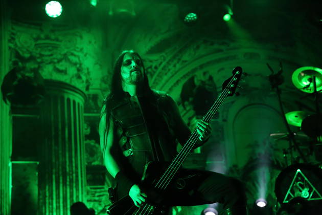 Victor Brandt von der Band Dimmu Borgir bei einem Konzert in der Columbiahalle in Berlin, 23. Oktober 2026. Behemoth & Dimmu Borgir Konzert Berlin