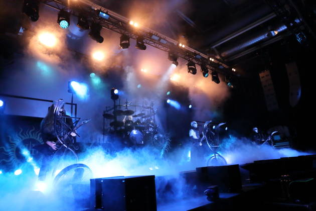 Patryk Dominik Seth Sztyber, Zbigniew Robert Inferno Prominski, Adam Michal Nergal Darski und Tomasz Orion Wroblewski, v.l., von der Band Behemoth bei einem Konzert in der Columbiahalle in Berlin, 23. Oktober 2026. Behemoth & Dimmu Borgir Konzert Berlin