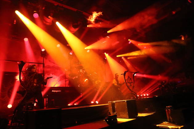 Patryk Dominik Seth Sztyber, Zbigniew Robert Inferno Prominski, Adam Michal Nergal Darski und Tomasz Orion Wroblewski, v.l., von der Band Behemoth bei einem Konzert in der Columbiahalle in Berlin, 23. Oktober 2026. Behemoth & Dimmu Borgir Konzert Berlin
