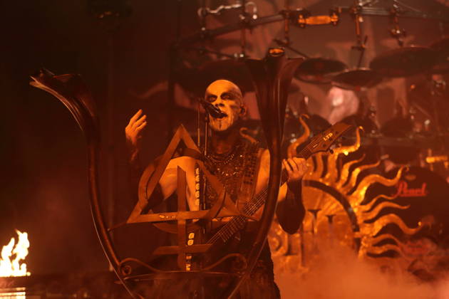 Adam Michal Nergal Darski von der Band Behemoth bei einem Konzert in der Columbiahalle in Berlin, 23. Oktober 2026. Behemoth & Dimmu Borgir Konzert Berlin