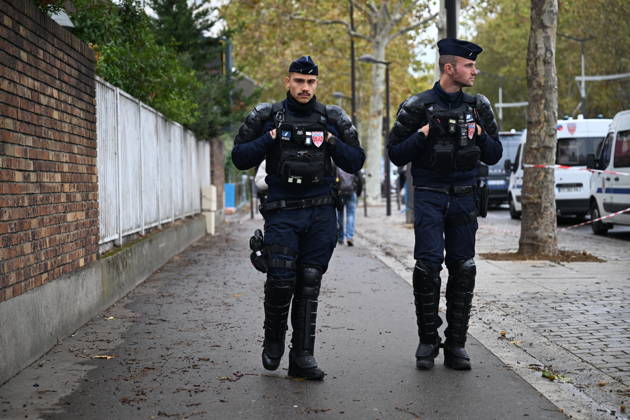 Demonstrators gather near Porte d Italie amid ongoing protests in Paris PARIS, FRANCE - OCTOBER 24: Demonstrators gather near Porte d Italie in southern Paris, chanting slogans ahead of planned marches, while security forces closely monitor the area in Paris, France, on October 24, 2026. Mouneb Taim Anadolu Paris France. Editorial use only. Please get in touch for any other usage.  Copyright: x2026xAnadoluxMounebxTaimx