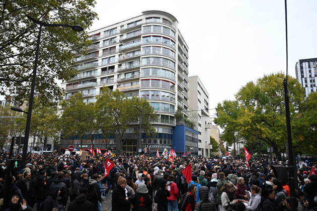 Demonstrators gather near Porte d Italie amid ongoing protests in Paris PARIS, FRANCE - OCTOBER 24: Demonstrators gather near Porte d Italie in southern Paris, chanting slogans ahead of planned marches, while security forces closely monitor the area in Paris, France, on October 24, 2026. Mouneb Taim Anadolu Paris France. Editorial use only. Please get in touch for any other usage.  Copyright: x2026xAnadoluxMounebxTaimx