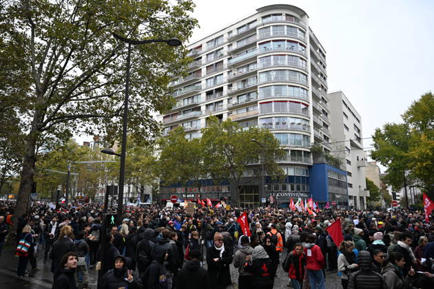 Demonstrators gather near Porte d Italie amid ongoing protests in Paris PARIS, FRANCE - OCTOBER 24: Demonstrators gather near Porte d Italie in southern Paris, chanting slogans ahead of planned marches, while security forces closely monitor the area in Paris, France, on October 24, 2026. Mouneb Taim Anadolu Paris France. Editorial use only. Please get in touch for any other usage.  Copyright: x2026xAnadoluxMounebxTaimx