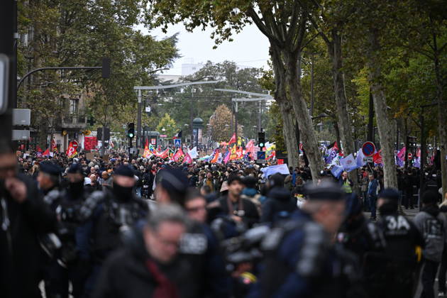 Demonstrators gather near Porte d Italie amid ongoing protests in Paris PARIS, FRANCE - OCTOBER 24: Demonstrators gather near Porte d Italie in southern Paris, chanting slogans ahead of planned marches, while security forces closely monitor the area in Paris, France, on October 24, 2026. Mouneb Taim Anadolu Paris France. Editorial use only. Please get in touch for any other usage.  Copyright: x2026xAnadoluxMounebxTaimx