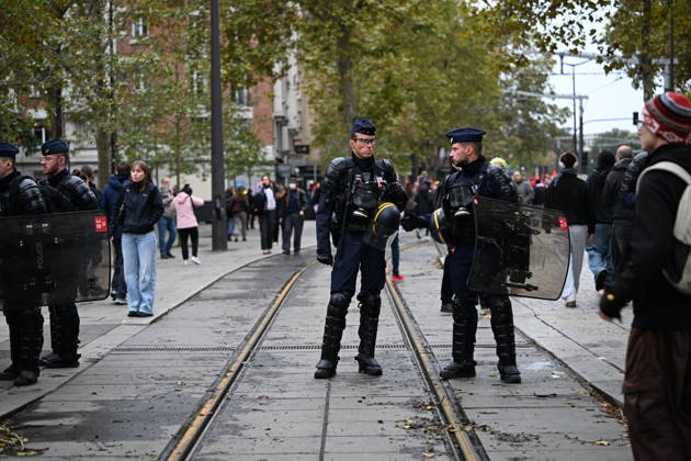 Demonstrators gather near Porte d Italie amid ongoing protests in Paris PARIS, FRANCE - OCTOBER 24: Demonstrators gather near Porte d Italie in southern Paris, chanting slogans ahead of planned marches, while security forces closely monitor the area in Paris, France, on October 24, 2026. Mouneb Taim Anadolu Paris France. Editorial use only. Please get in touch for any other usage.  Copyright: x2026xAnadoluxMounebxTaimx