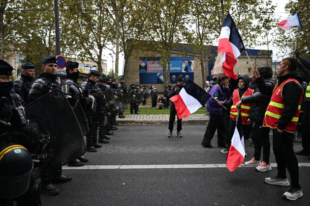 Demonstrators gather near Porte d Italie amid ongoing protests in Paris PARIS, FRANCE - OCTOBER 24: Demonstrators gather near Porte d Italie in southern Paris, chanting slogans ahead of planned marches, while security forces closely monitor the area in Paris, France, on October 24, 2026. Mouneb Taim Anadolu Paris France. Editorial use only. Please get in touch for any other usage.  Copyright: x2026xAnadoluxMounebxTaimx